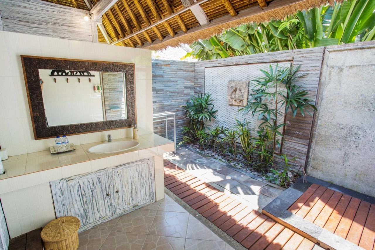 Bay Shore Huts Lembongan Exterior photo