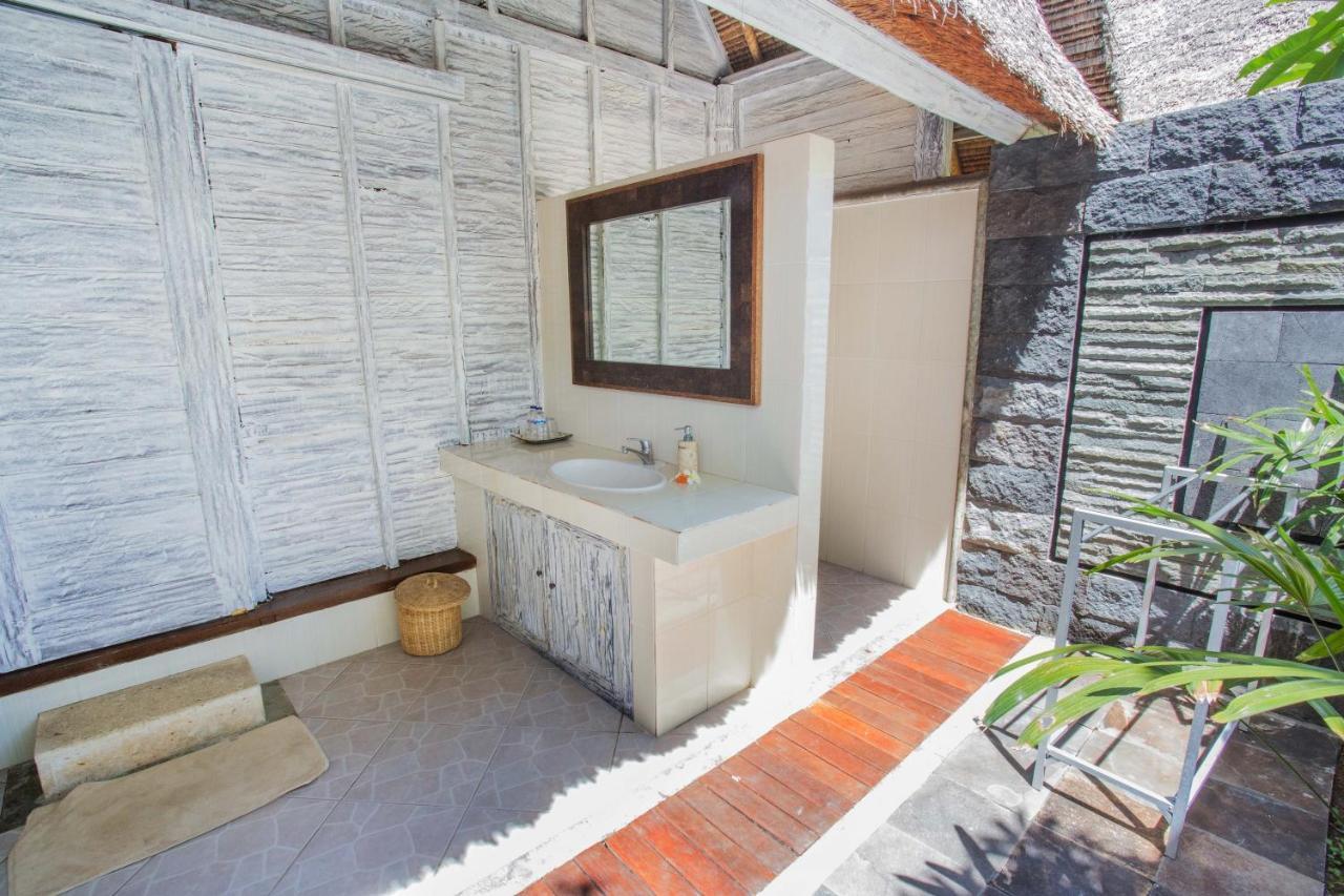 Bay Shore Huts Lembongan Exterior photo