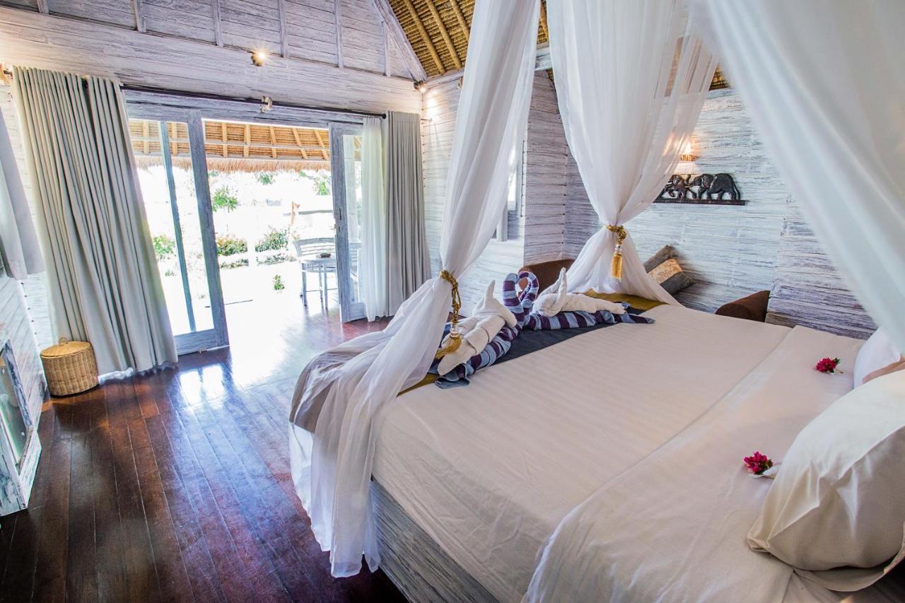 Bay Shore Huts Lembongan Exterior photo