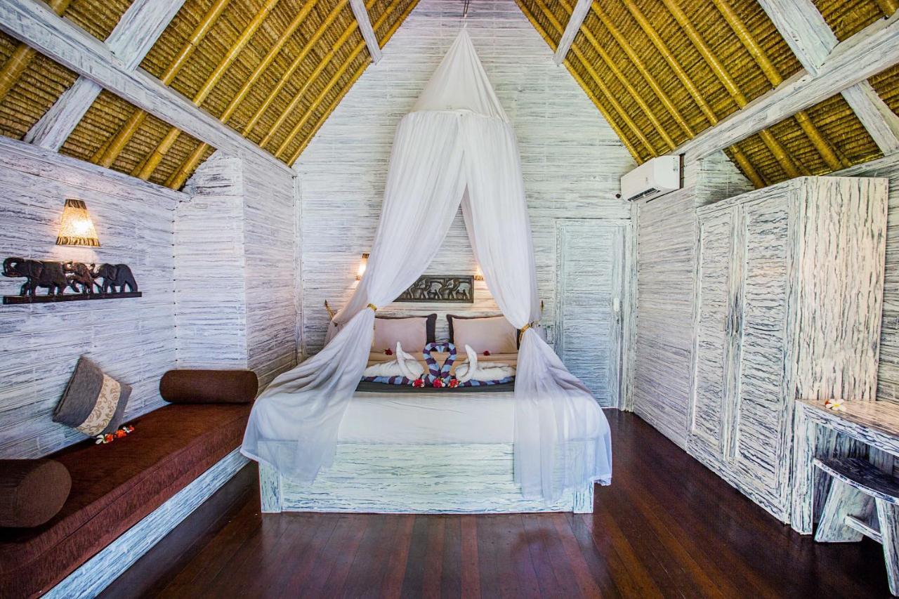 Bay Shore Huts Lembongan Exterior photo